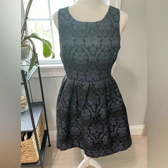 F21 Black And‎ Blue Peplum Patterned Dress - Picture 1 of 5